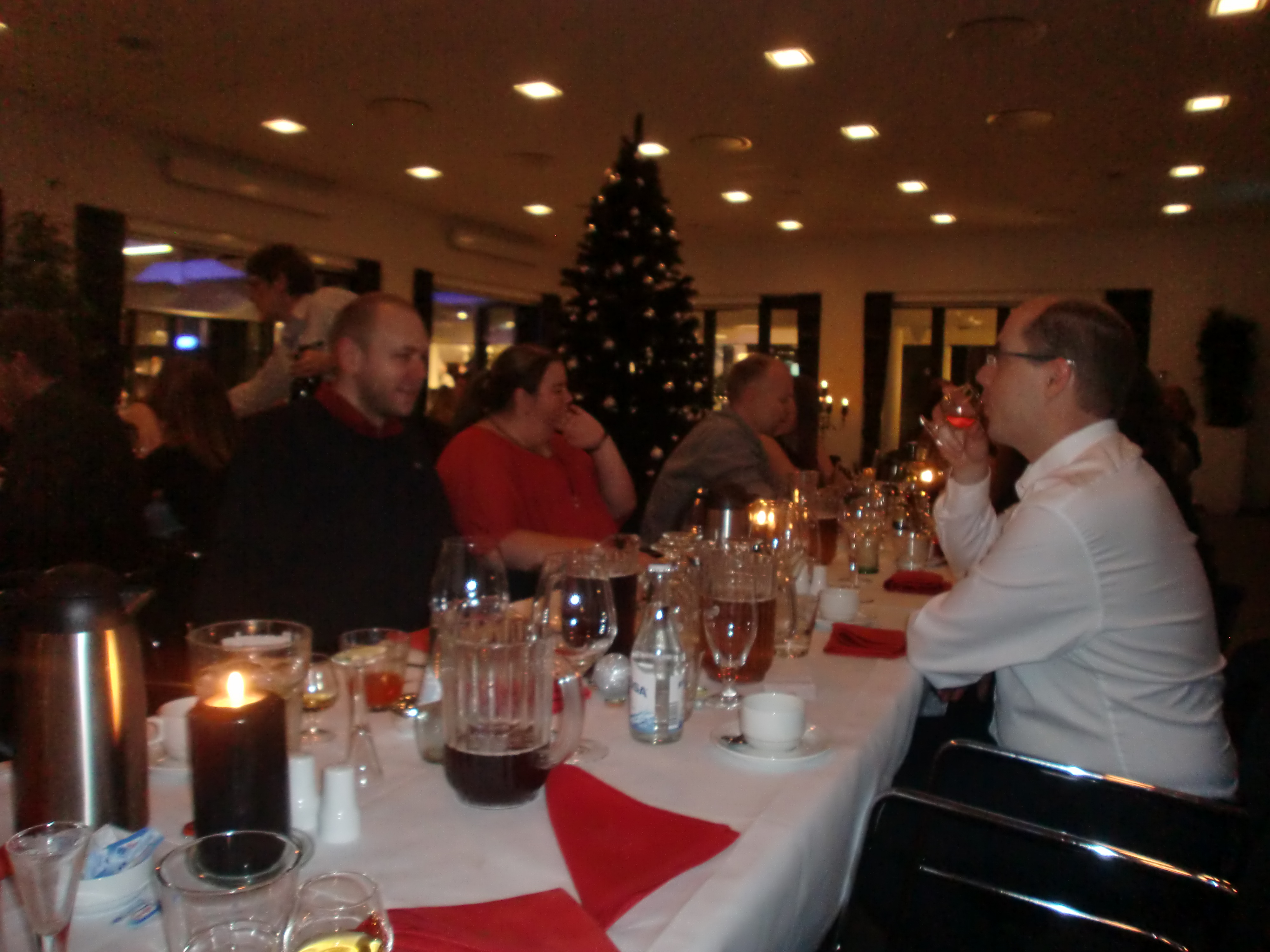 https://www.mos-eisley.dk/media/Netic billeder/Julefrokost%2029-11-2013/CIMG3912.JPG